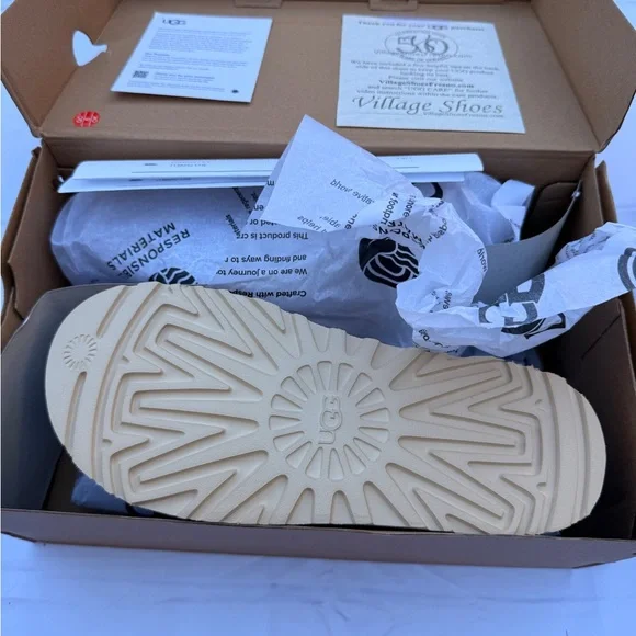 UGG Goldenstar Clog Chestnut - Picture 2 of 5